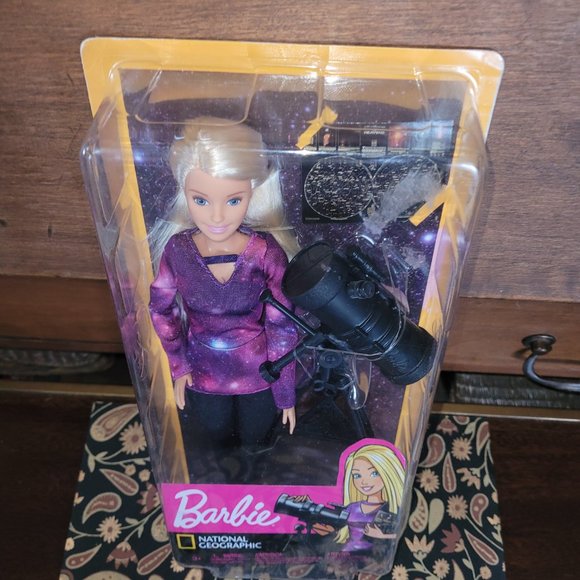 Barbie National Geographic 2018 Barbie New - Picture 6 of 17